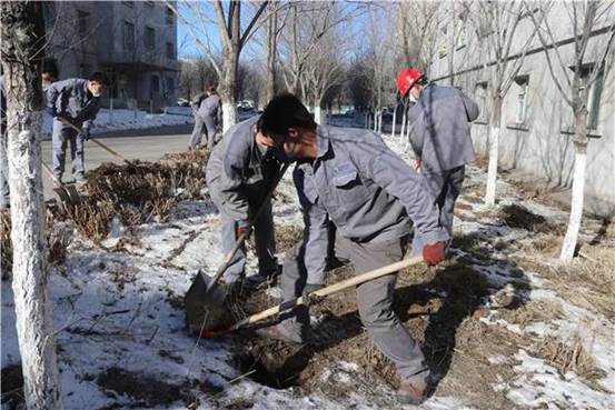 6163银河线路检测中心矿冶植树绿化现。ㄑ钤 摄）
