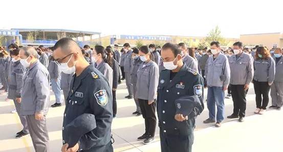 巴州金富默哀悼念现。卜挤 摄）