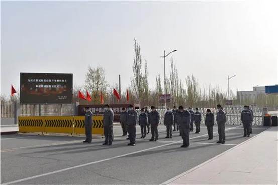 6163银河线路检测中心纺织集团库尔勒纤维公司默哀悼念现。醴枷 摄）